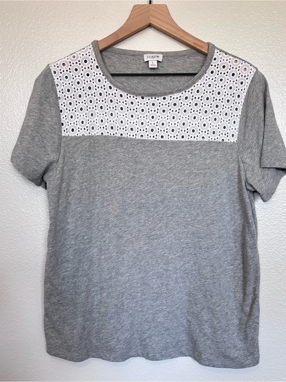 J.Crew Eyelet Lace Yoke Top Women’s Large Gray Short Sleeve Casual Tee